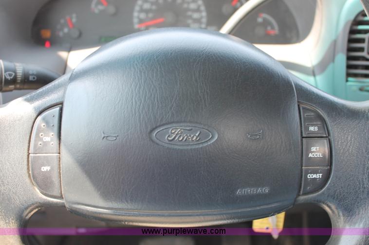 image for item L9917 2000 Ford F150 XL SuperCab pickup truck