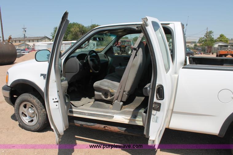 image for item L9917 2000 Ford F150 XL SuperCab pickup truck