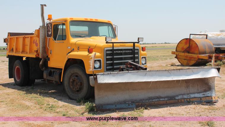 image for item L9918 1981 International S1700 dump truck