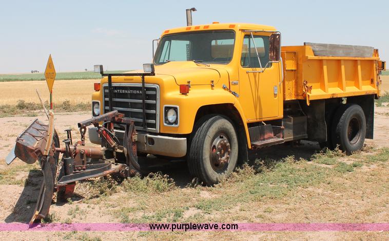 image for item L9918 1981 International S1700 dump truck