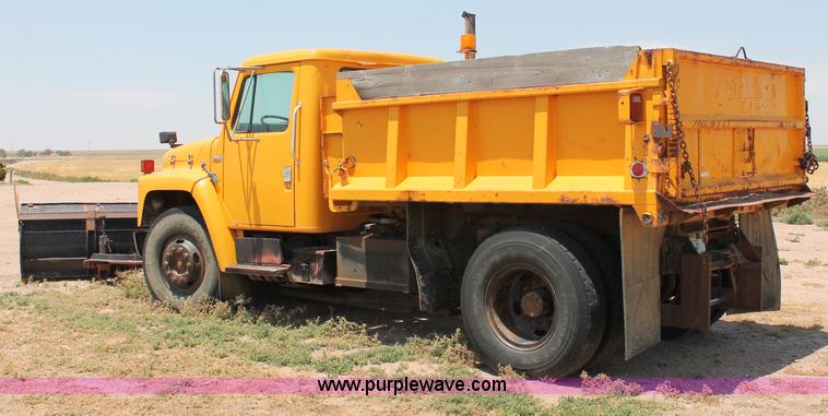 image for item L9918 1981 International S1700 dump truck