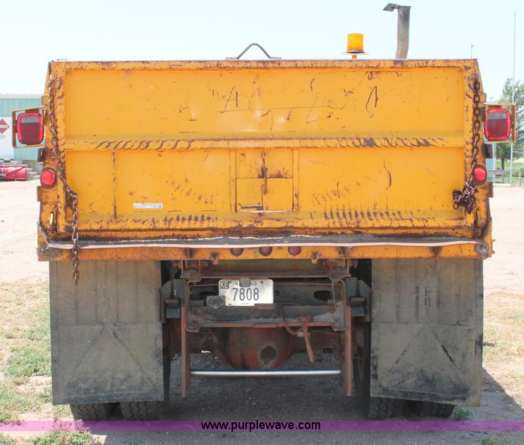 image for item L9918 1981 International S1700 dump truck