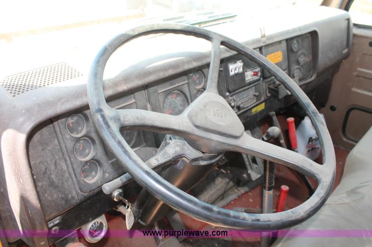 image for item L9918 1981 International S1700 dump truck