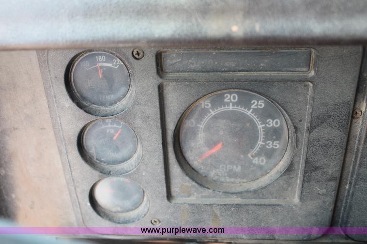 image for item L9918 1981 International S1700 dump truck