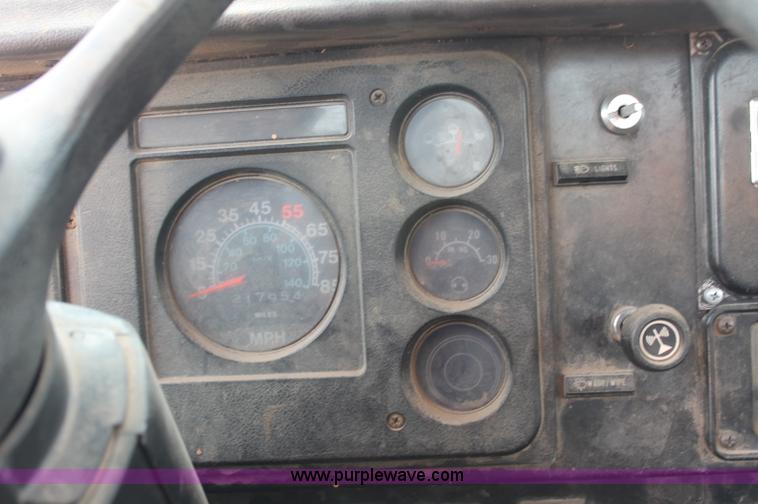 image for item L9918 1981 International S1700 dump truck