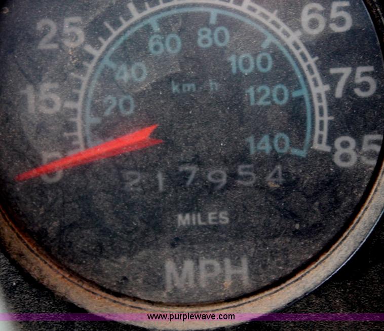 image for item L9918 1981 International S1700 dump truck