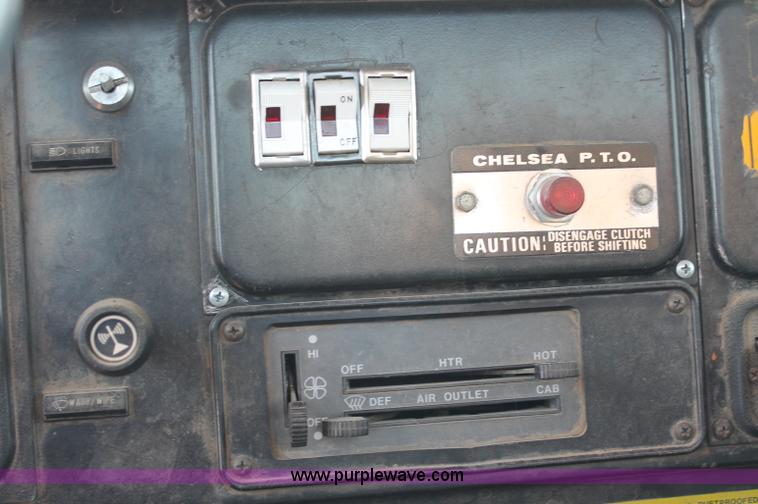 image for item L9918 1981 International S1700 dump truck