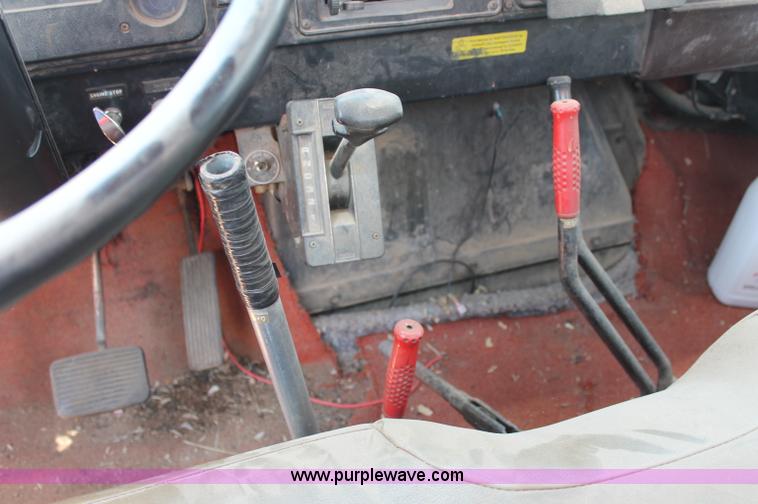 image for item L9918 1981 International S1700 dump truck