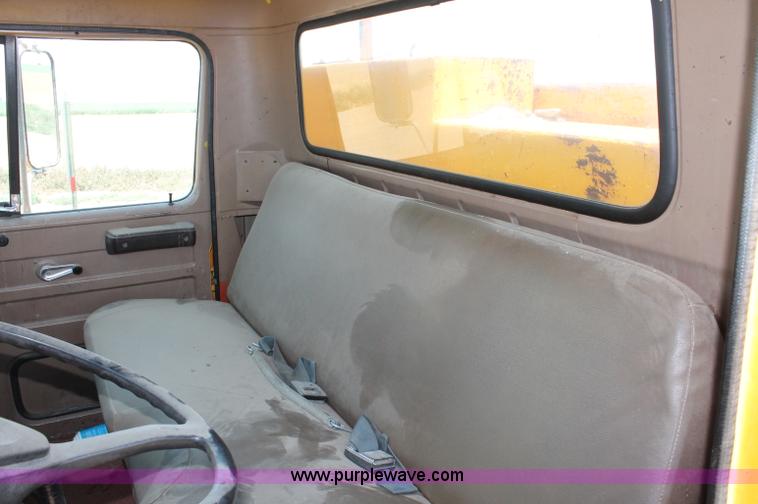 image for item L9918 1981 International S1700 dump truck