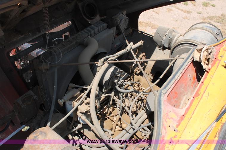 image for item L9918 1981 International S1700 dump truck
