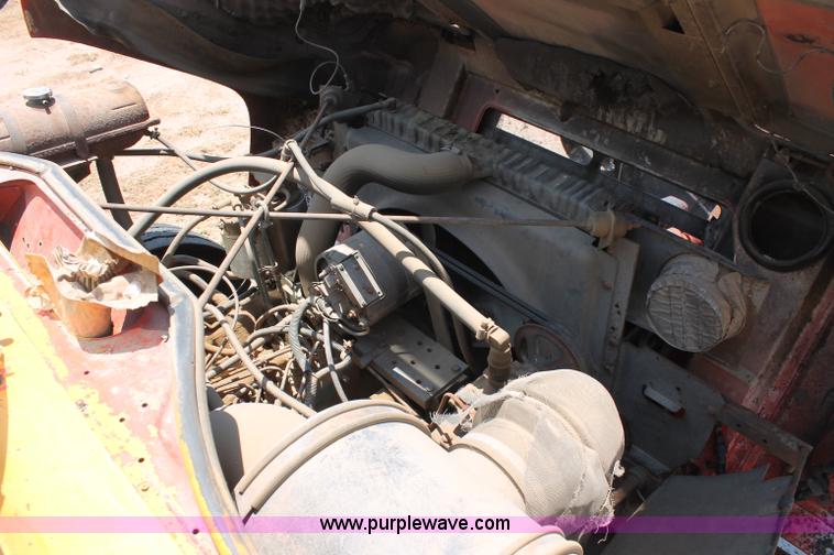 image for item L9918 1981 International S1700 dump truck