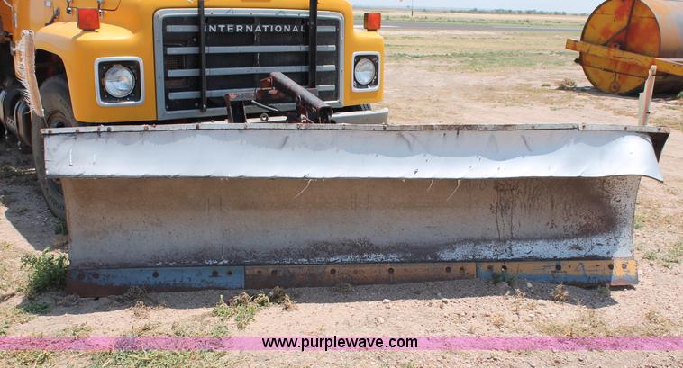 image for item L9918 1981 International S1700 dump truck