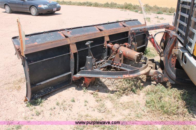 image for item L9918 1981 International S1700 dump truck