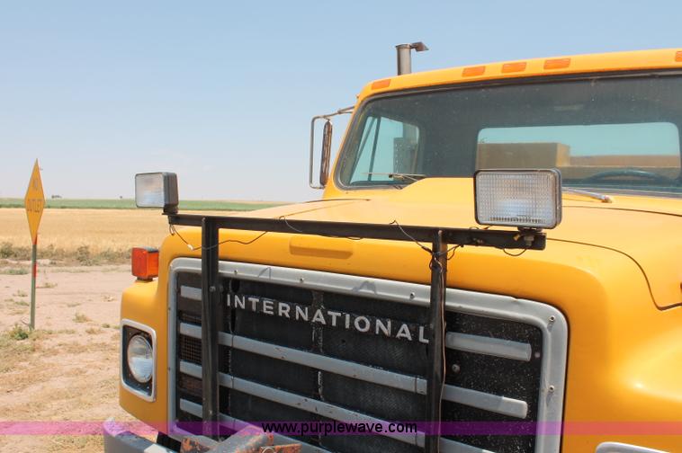 image for item L9918 1981 International S1700 dump truck