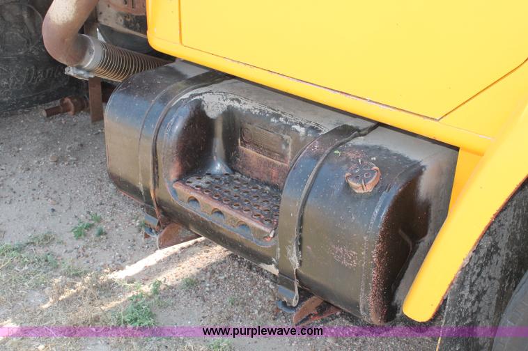 image for item L9918 1981 International S1700 dump truck