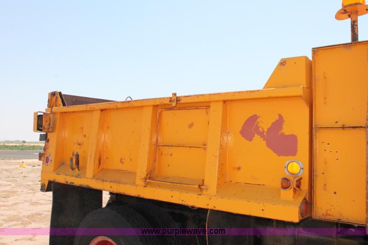 image for item L9918 1981 International S1700 dump truck