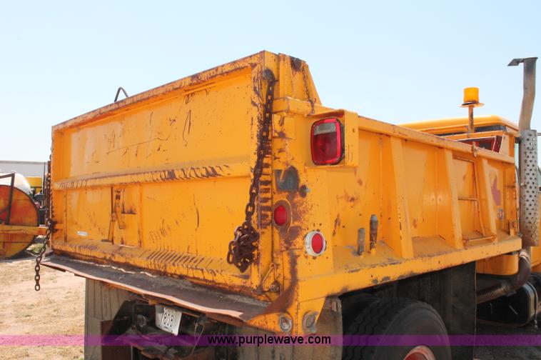 image for item L9918 1981 International S1700 dump truck