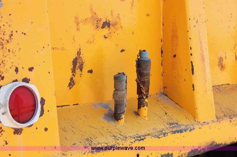 image for item L9918 1981 International S1700 dump truck