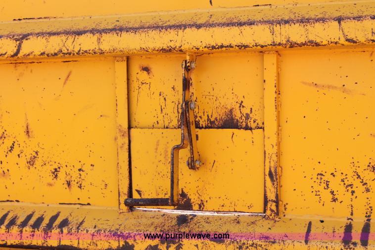 image for item L9918 1981 International S1700 dump truck