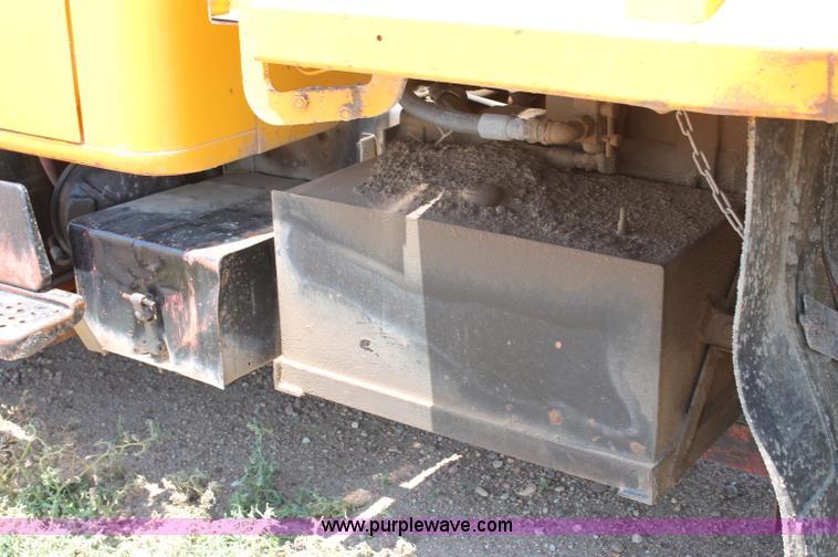 image for item L9918 1981 International S1700 dump truck