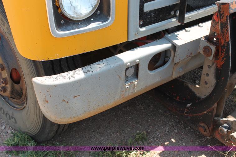 image for item L9918 1981 International S1700 dump truck