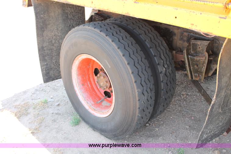 image for item L9918 1981 International S1700 dump truck