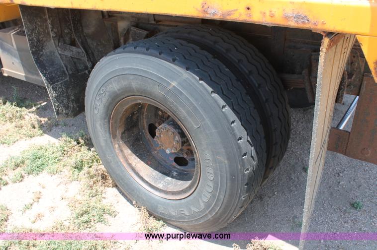 image for item L9918 1981 International S1700 dump truck