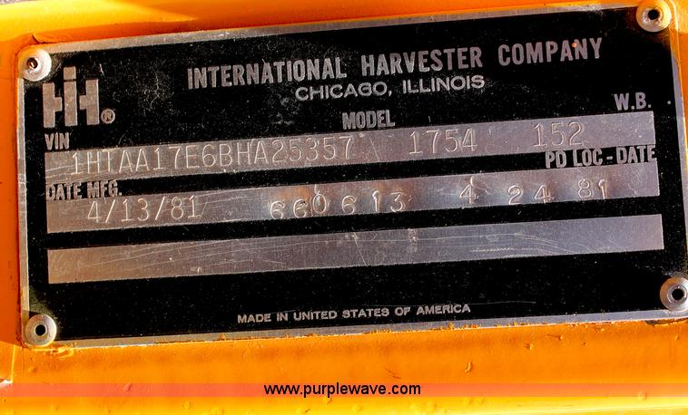 image for item L9918 1981 International S1700 dump truck