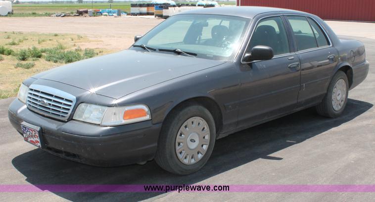 image for item L9919 2004 Ford Crown Victoria