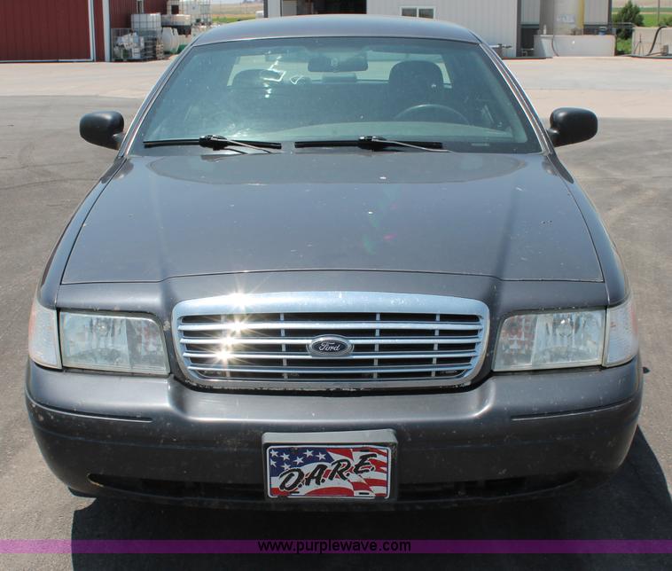 image for item L9919 2004 Ford Crown Victoria