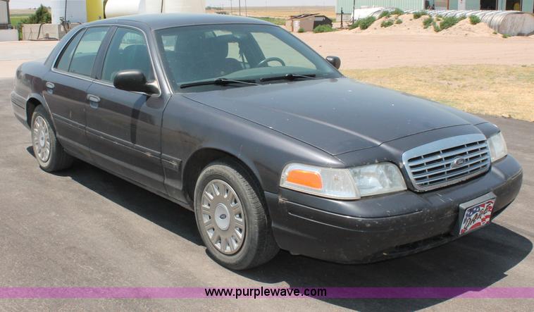 image for item L9919 2004 Ford Crown Victoria