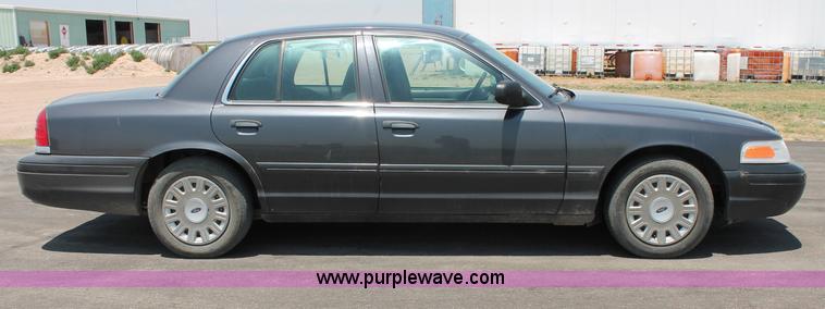 image for item L9919 2004 Ford Crown Victoria