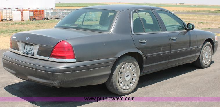 image for item L9919 2004 Ford Crown Victoria