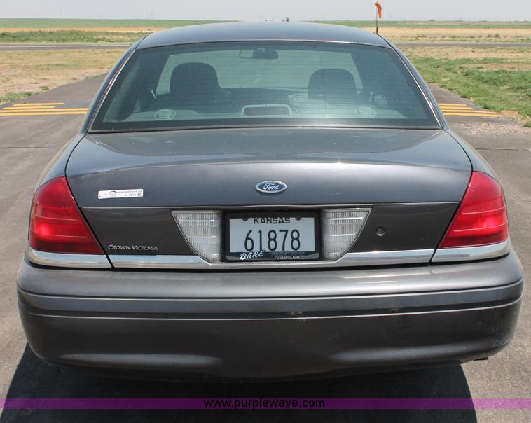 image for item L9919 2004 Ford Crown Victoria