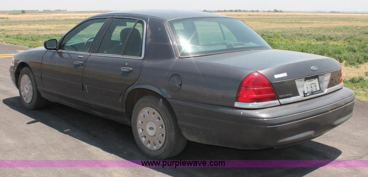 image for item L9919 2004 Ford Crown Victoria