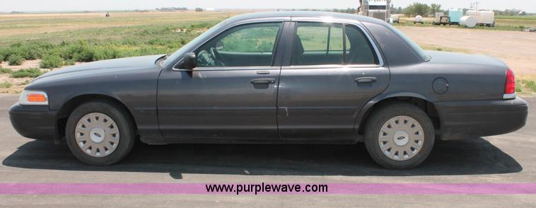 image for item L9919 2004 Ford Crown Victoria