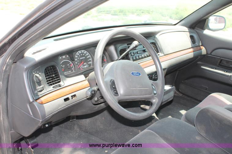 image for item L9919 2004 Ford Crown Victoria