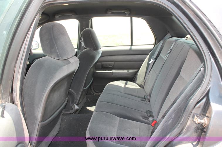 image for item L9919 2004 Ford Crown Victoria