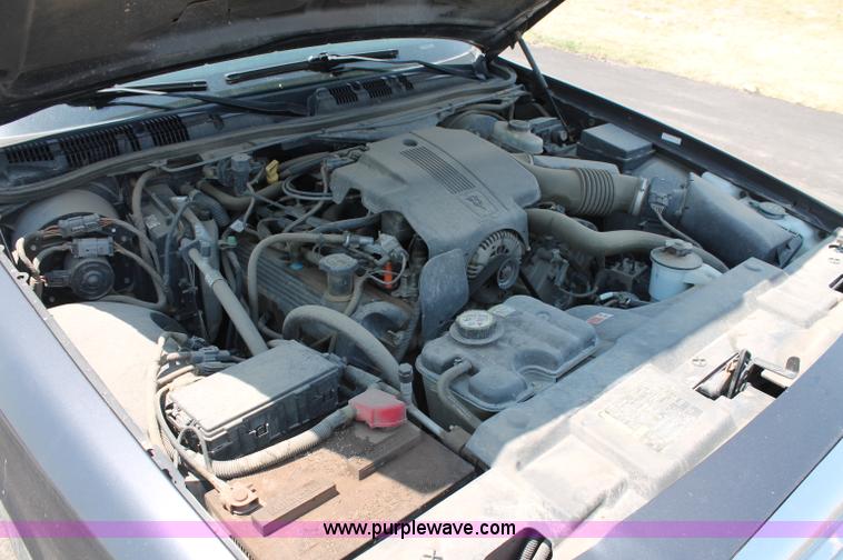 image for item L9919 2004 Ford Crown Victoria