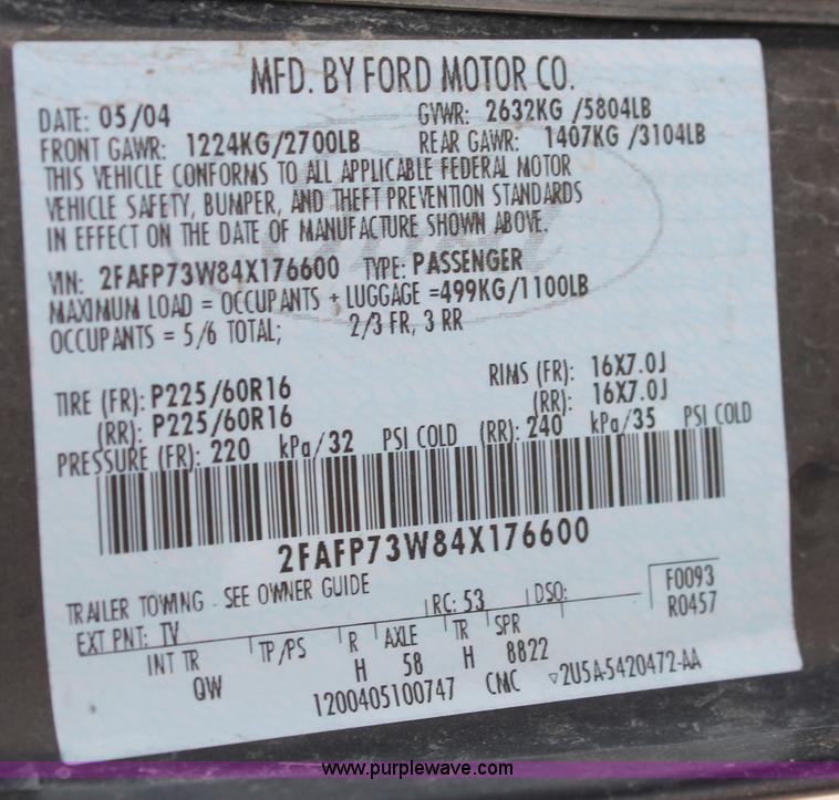 image for item L9919 2004 Ford Crown Victoria