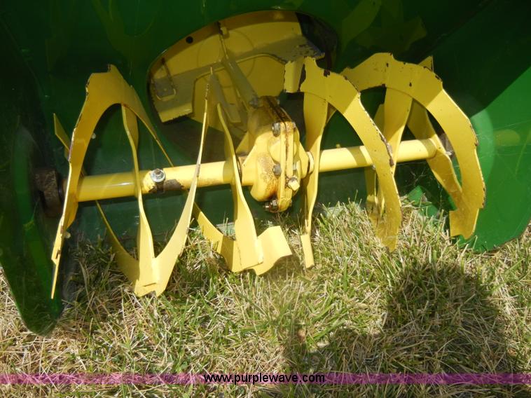 image for item M9684 John Deere TRS 24 snow blower