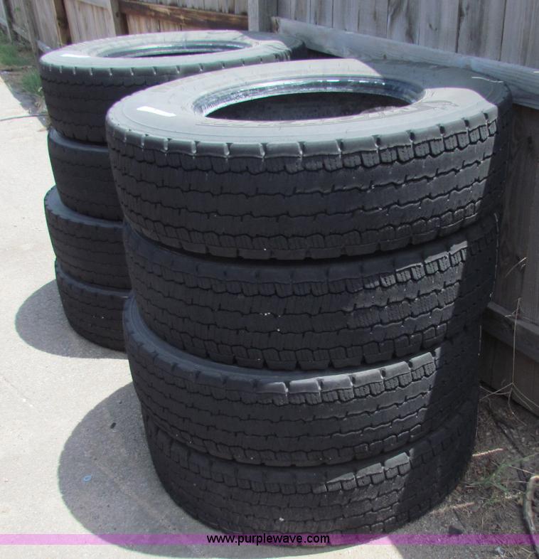 image for item N9088 (4) Michelin 11R22.5 tires