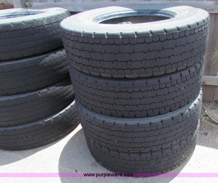 image for item N9088 (4) Michelin 11R22.5 tires