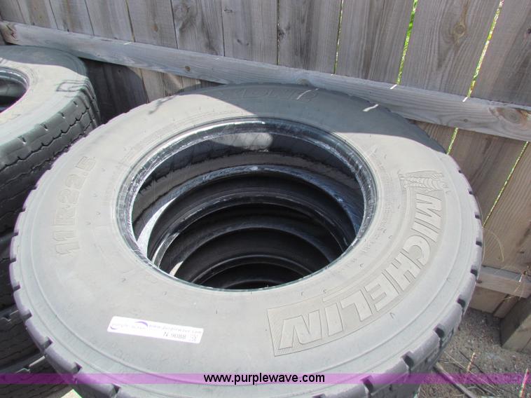 image for item N9088 (4) Michelin 11R22.5 tires