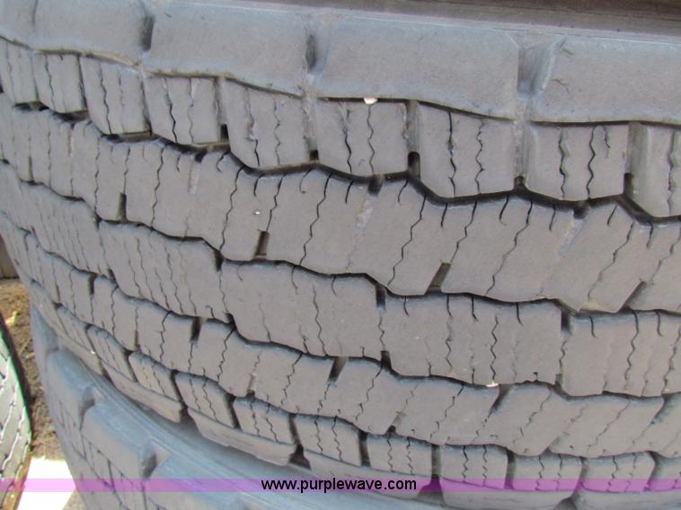 image for item N9088 (4) Michelin 11R22.5 tires