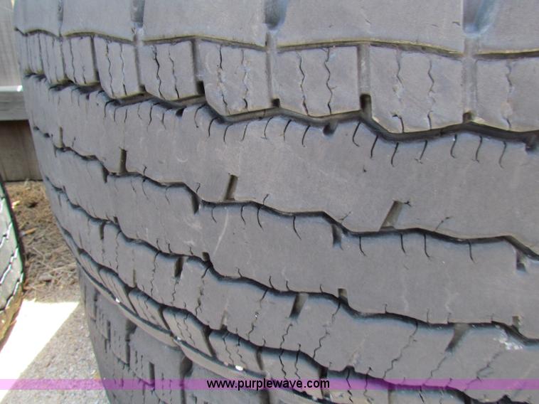 image for item N9088 (4) Michelin 11R22.5 tires