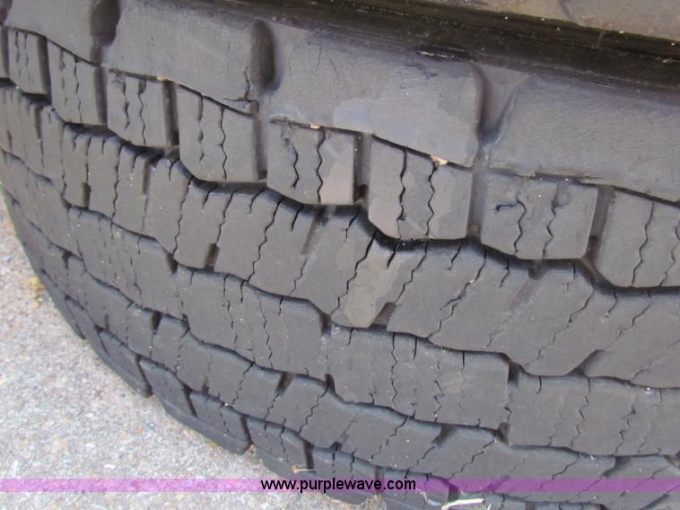 image for item N9088 (4) Michelin 11R22.5 tires