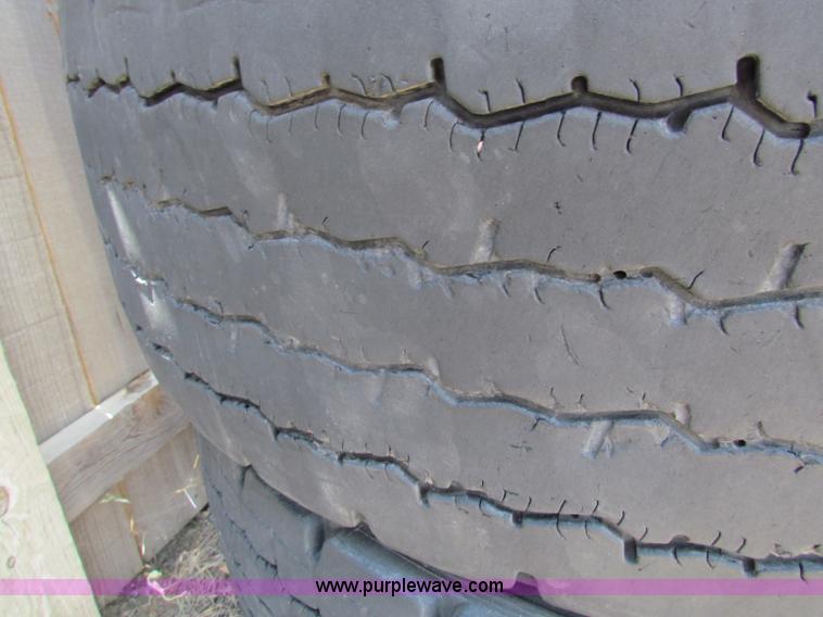 image for item N9089 (4) Michelin 11R22.5 tires