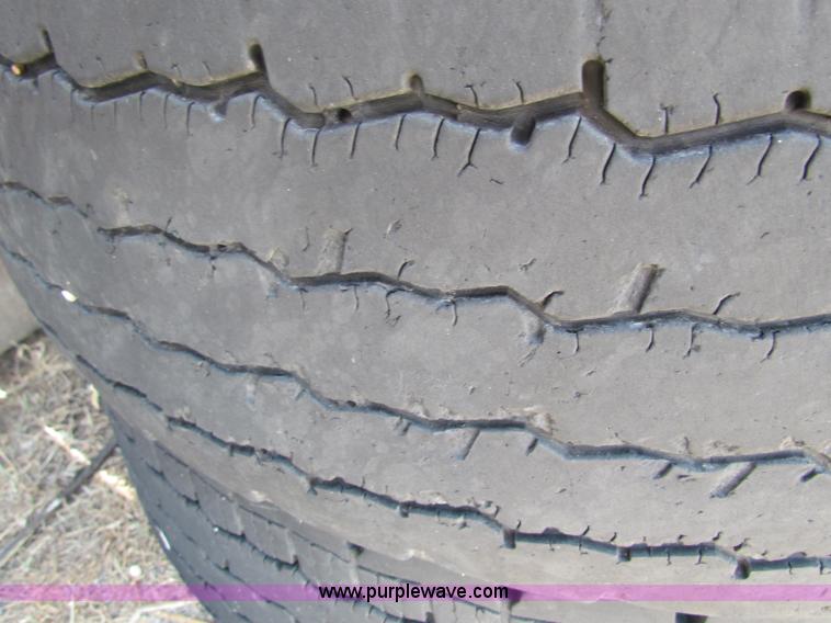 image for item N9089 (4) Michelin 11R22.5 tires