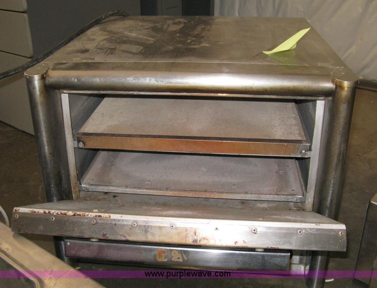 image for item R9588 Assorted restaurant equipment